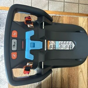 Uppababy Mesa Base